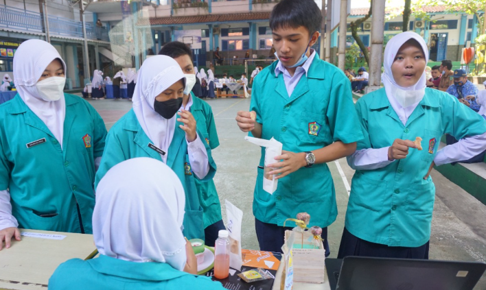 Bersama di Alam Outbond SMPN 1 Subah untuk Menguatkan Kerja Sama Tim