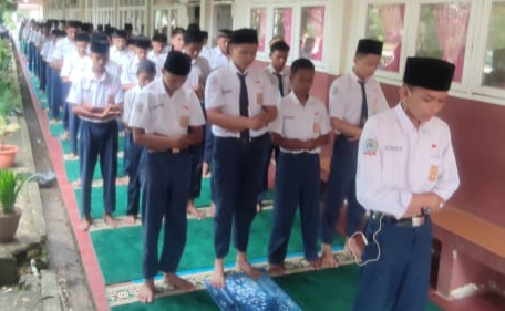 Menjadi Sekolah dengan Pendidikan Berintegritas: Pengelolaan Keagamaan di SMP Negeri 1 Subah
